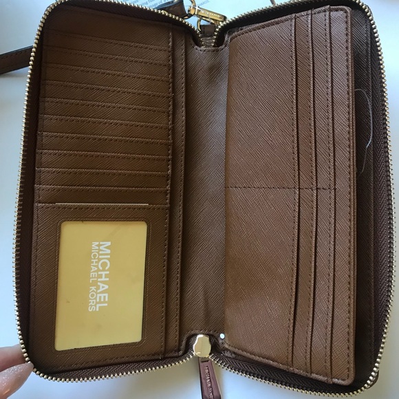 Michael Kors Jet Set Travel Luggage Brown Wallet - Picture 3 of 6